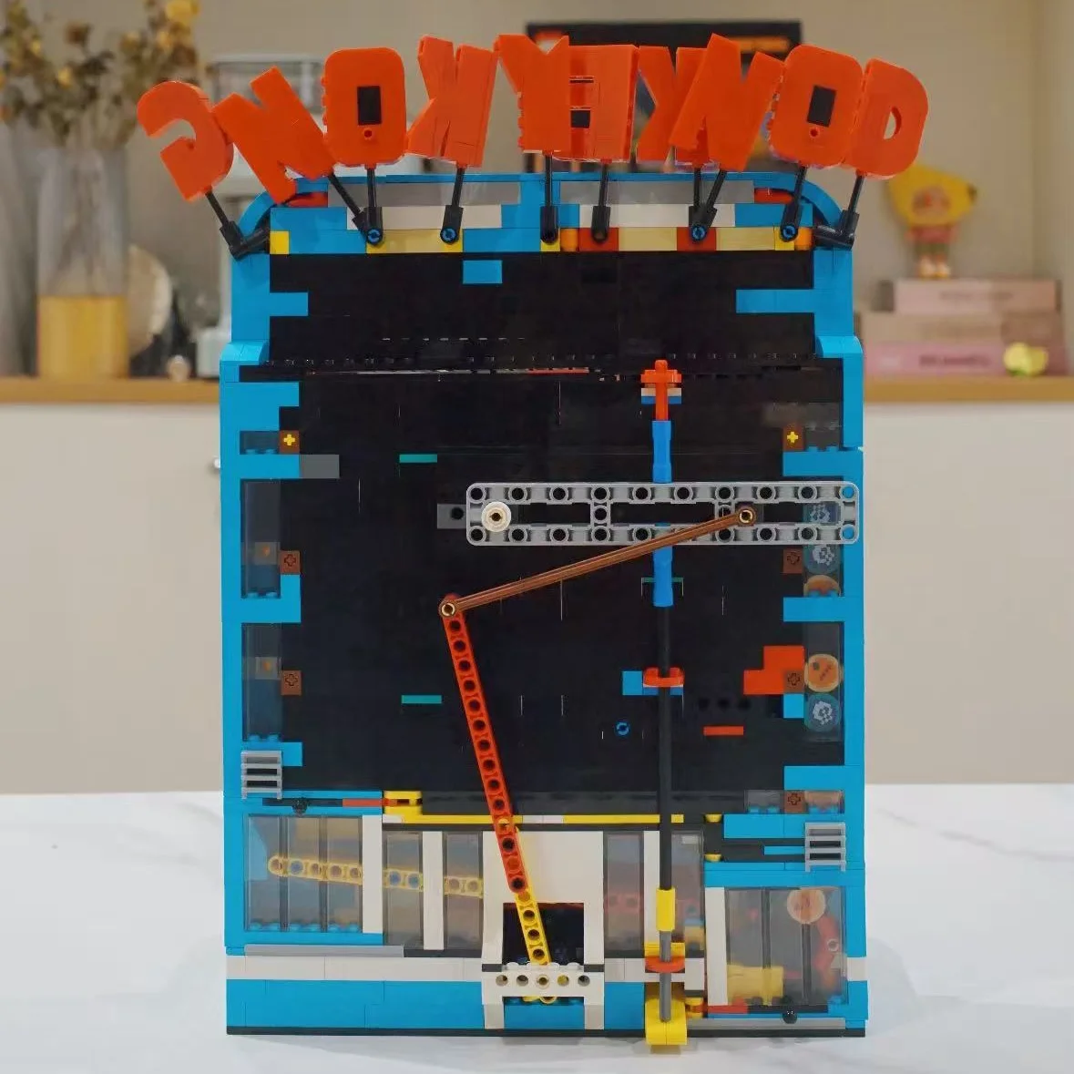 1371個のブロックで組み立てる、レトロなゲーム機のキャビネ - Arcade Vibes のレビューと価格